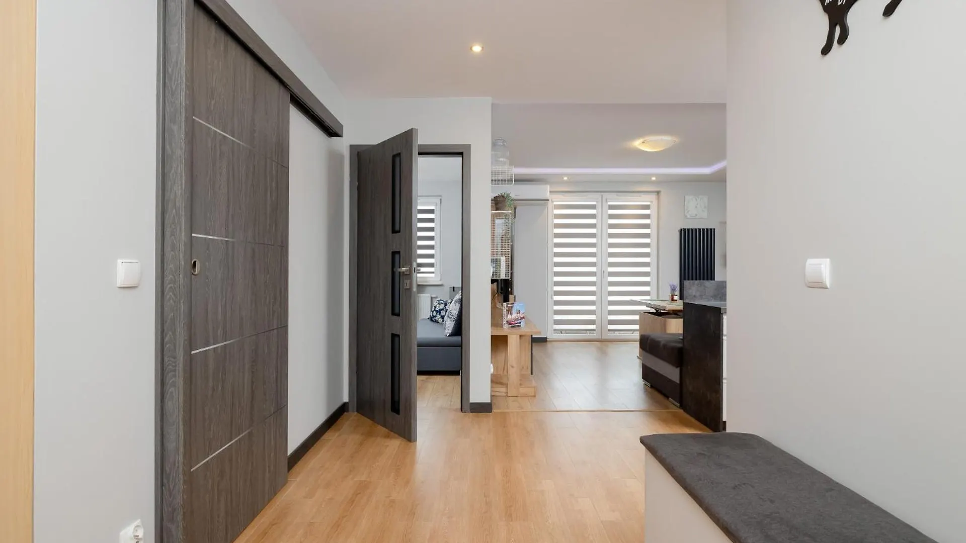 Spacious Apartment For 6 Guests In Krakow With Home Office By Noclegi Renters