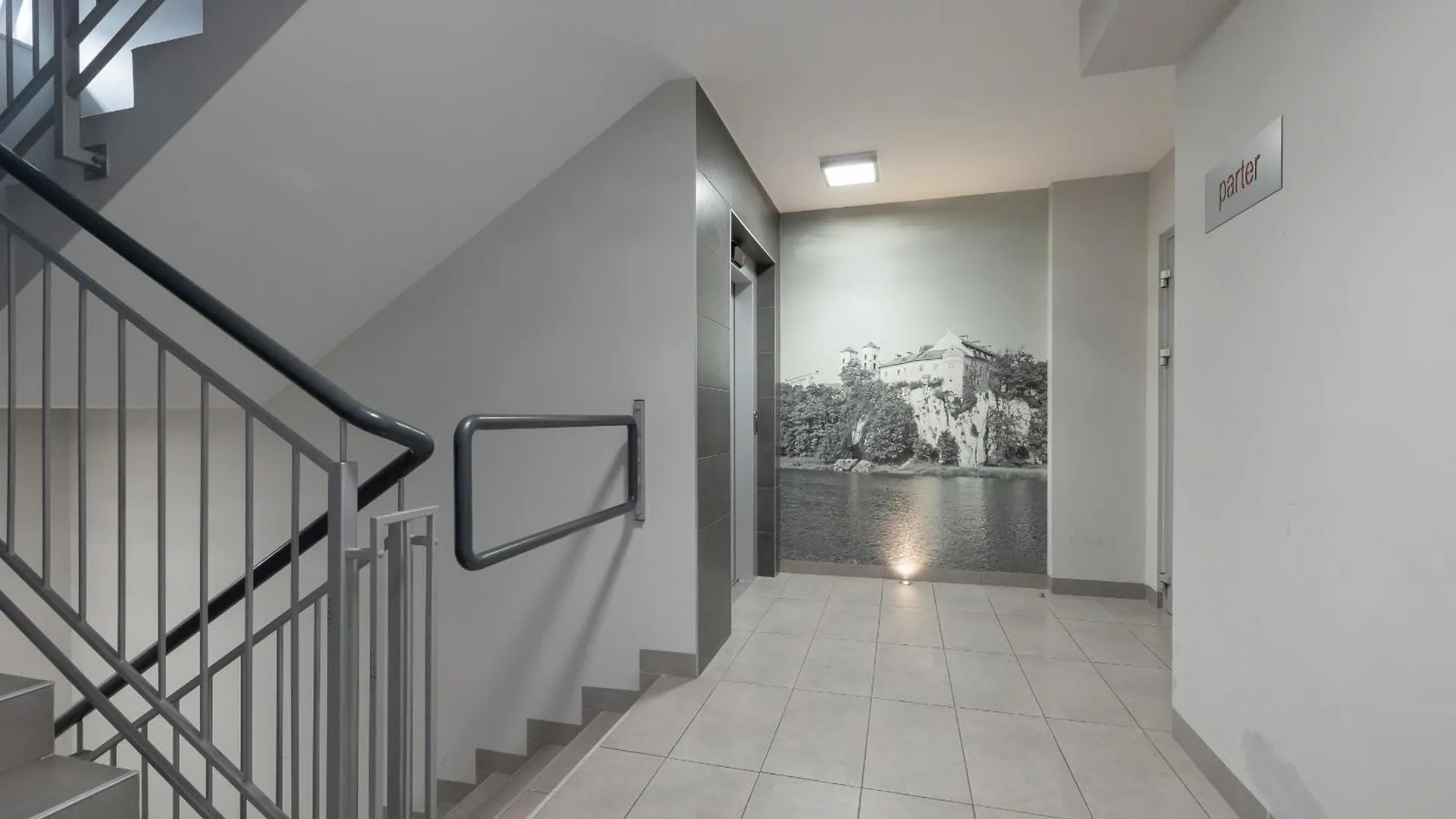 Spacious Apartment For 6 Guests In Krakow With Home Office By Noclegi Renters