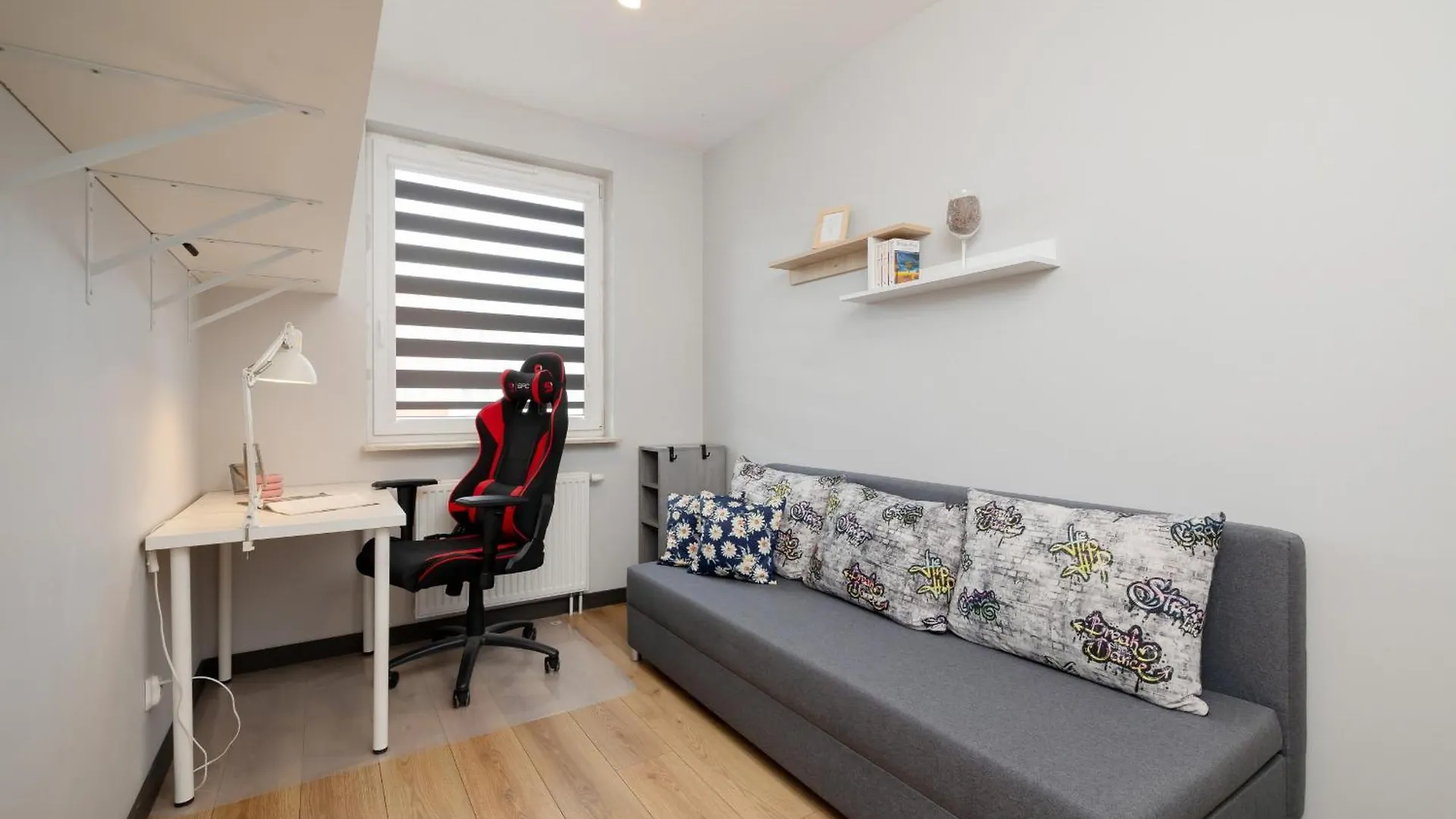 Spacious Apartment For 6 Guests In Krakow With Home Office By Noclegi Renters