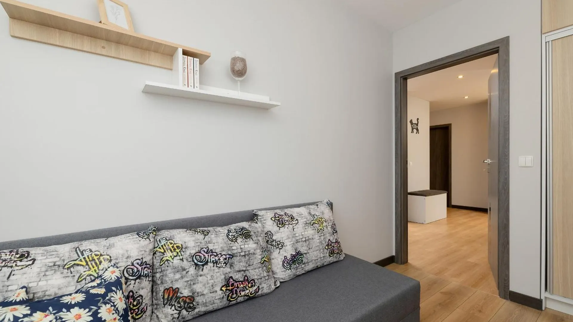Spacious Apartment For 6 Guests In Krakow With Home Office By Noclegi Renters 0*,