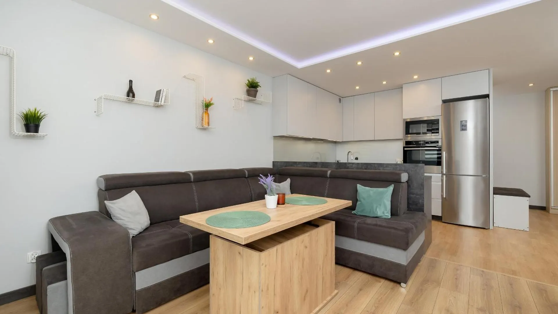 Spacious Apartment For 6 Guests In Krakow With Home Office By Noclegi Renters 0*,