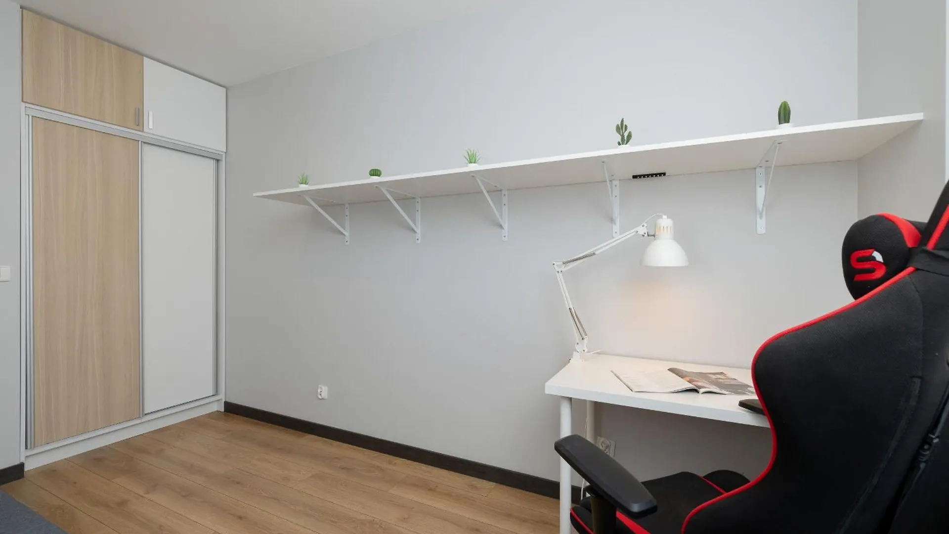 Spacious Apartment For 6 Guests In Krakow With Home Office By Noclegi Renters